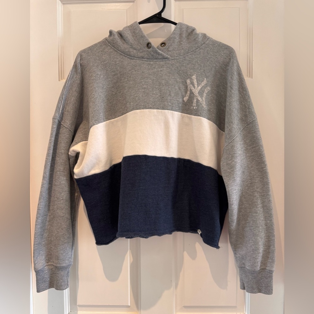 ’47 New York Yankees Lizzy Cropped Hoodie Colorblock Gray Navy Size Small